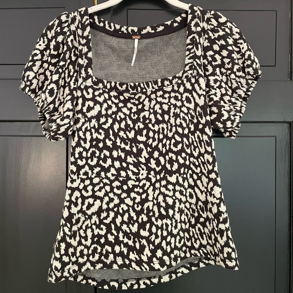 Free people cheetah print puff sleeved top